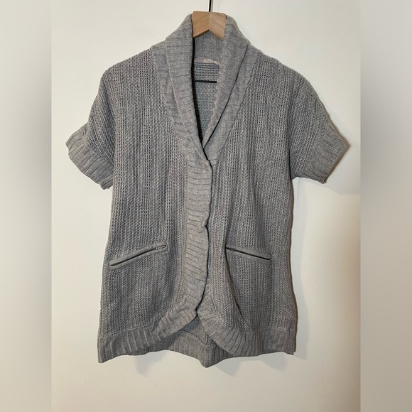 Athleta Sweaters - Athleta Sweater Short Sleeve Snap Button Cardigan Y2K Gray Knit Medium Eco EUC